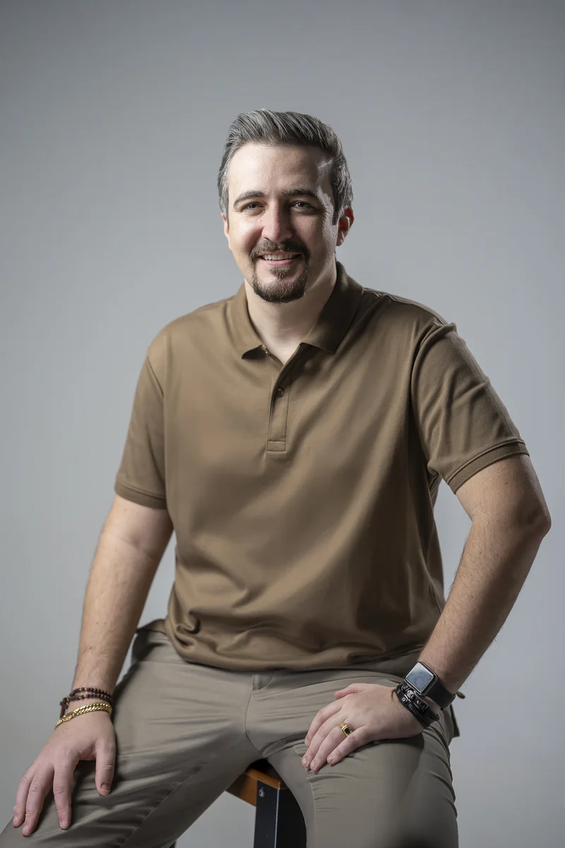 Dr. Maurício Jr. Guadagnin em atendimento médico
